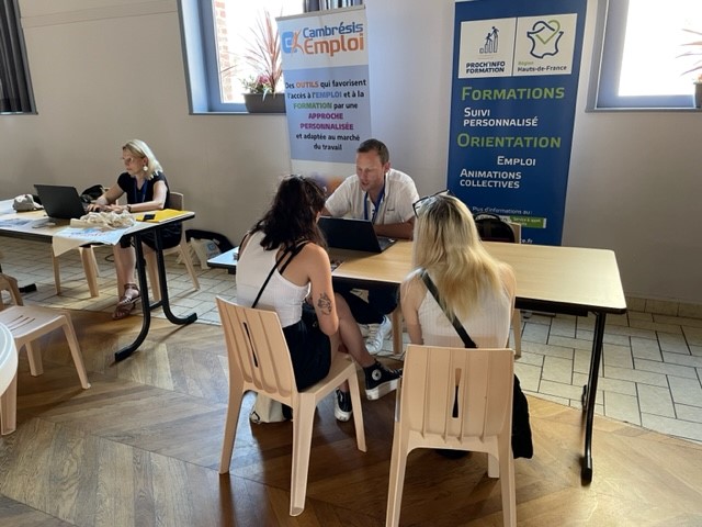 CambresisEmploi's tweet photo. 📍Présence de Cambrésis Emploi au #ruraljobtour ce 15/06/23 à Quievy organisé par la Communauté d'Agglomération du Caudrésis Catésis. #PLIE #PRIF
🗓️Rdv pour le prochain Rural Job Tour le 13/09/23 à Clary !
#emploi #formation #animation #job #mobilité #information #orientation https://t.co/KkV4GiKaYs