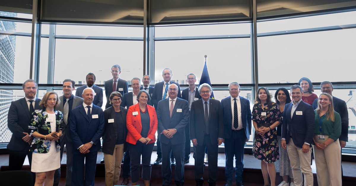 ChargeUpEurope's tweet image. Meeting the specific hardware requirements of different national markets is resource intensive and costly, taking up to 50% of engineers' time.
Our President and Secretary General shared ideas how we can facilitate a single #EVcharging market at #Route35 with @ThierryBreton 👇