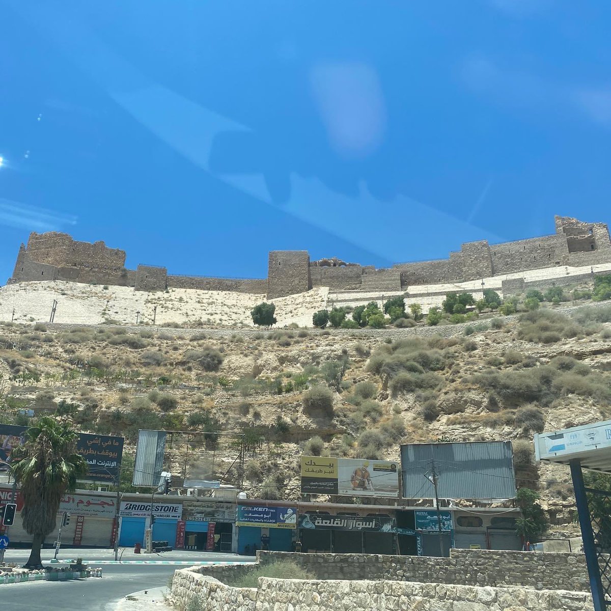 baderalkaabi's tweet photo. احترامي وتقديري واعتزازي بكل بلد عربي يحاول ان يبرز سياحته الداخليه، الا أن المملكة الأردنية الهاشميه هي الاجمل و الاكمل سياحيا
لما تمتلكه #الأردن من مواقع سياحية واماكن ثريه بالعلم و المعرفة التاريخيه… 
-مزارات دينيه
- جبال و أوديه وطبيعه ساحره 
- مواقع وحصون أثرية
- من أرقى الشعوب في التعامل واحترام السائح
- يعامل السائح العربي كالسائح الاردني تماما 
- ثقافات متعدده 
- افضل المطاعم العربية 

تستطيع الاستمتاع بالفصول الاربعه من صيف وخريف وشتاء وربيع 
#سأدعم_سياحة_الأردن #زوروا_الأردن