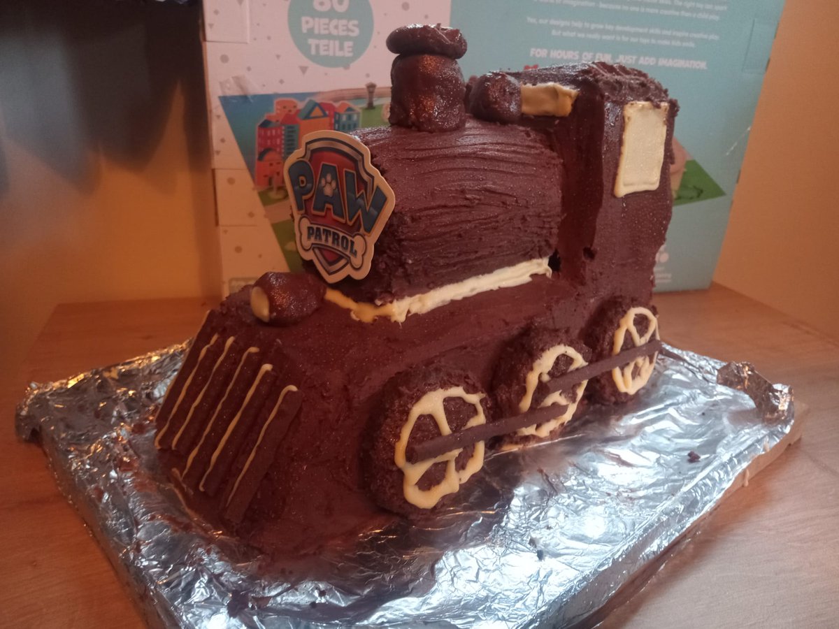 SuzyJMills's tweet photo. @FallenzAngel @thebakingnanna1 @Rob_C_Allen Hiya. Funnily enough I did some baking this week as it was the littluns birthday so attempted a train cake. Its been ages since I last baked but loved every moment! https://t.co/0HsEOqJTHX