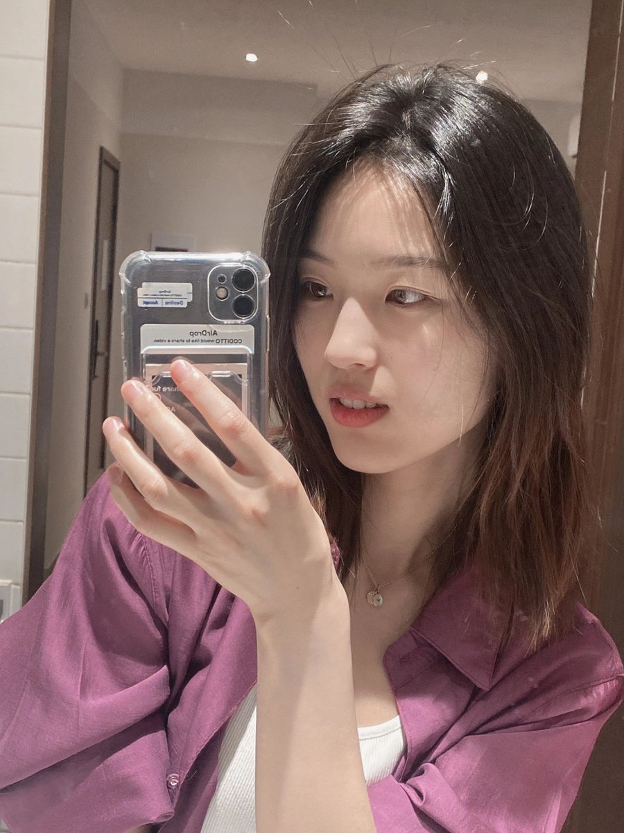 DonnetteTr25829's tweet photo. 臭美是女孩纸的天性。无聊时拍拍能看到吗？和我聊聊天呗 https://t.co/yUyVSZBBmk