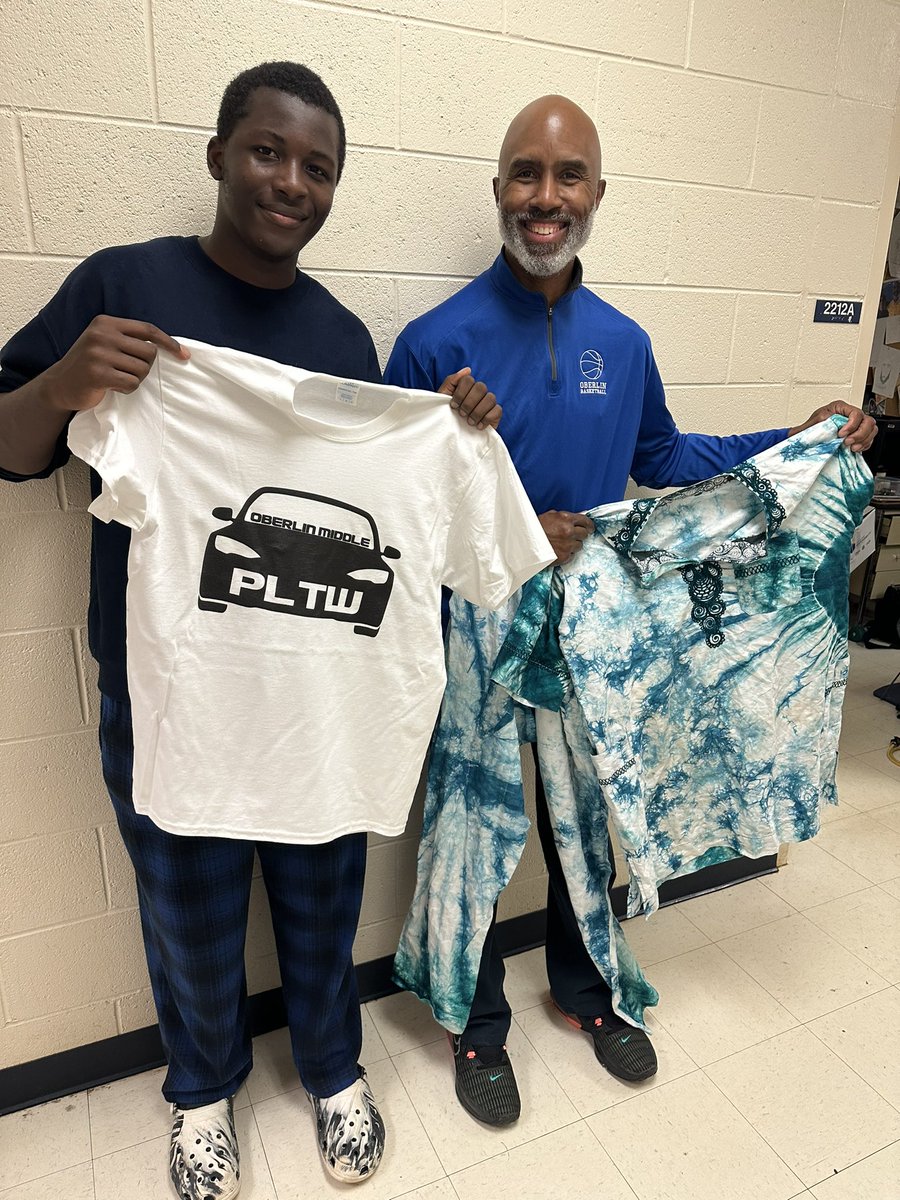 Boyd_FACS's tweet photo. Farewell Mr. Hubbard 30+ years at OMMS 🎉 CTE is wishing you well on your future endeavors! #Trailblazer https://t.co/nL8M8fa6vr