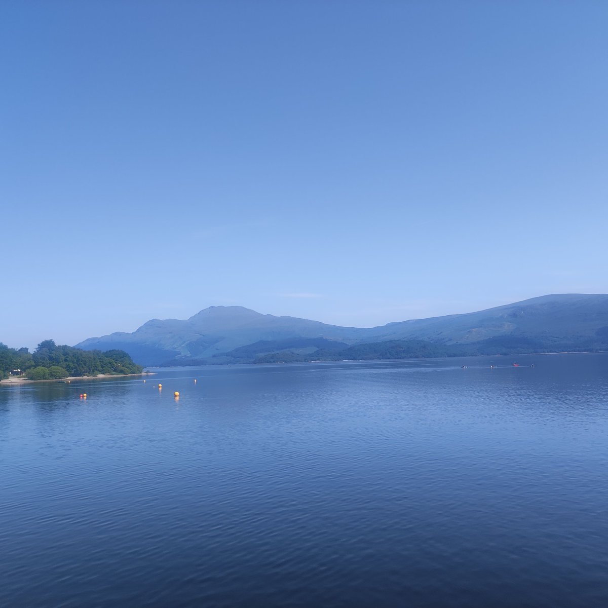 MissShawGeo's tweet photo. A stop off at McDonalds and then on to Loch Lomond Shores 🌞 @StAndrewsRCSec @StAndrewSocial https://t.co/OX9xytF2YB