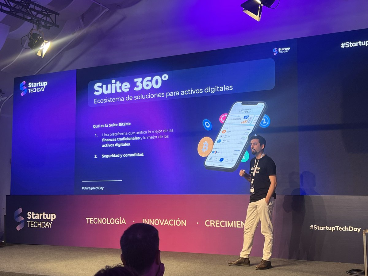 AltostratusSL's tweet photo. Y seguimos ahora con Leif Ferreira, CEO y cofundador de @bit2me, quien nos cuenta cómo la tecnología #Cloud ha impulsado el éxito de #Bit2me ☁️ 

#StartupTechDay https://t.co/sryEqbeFhi