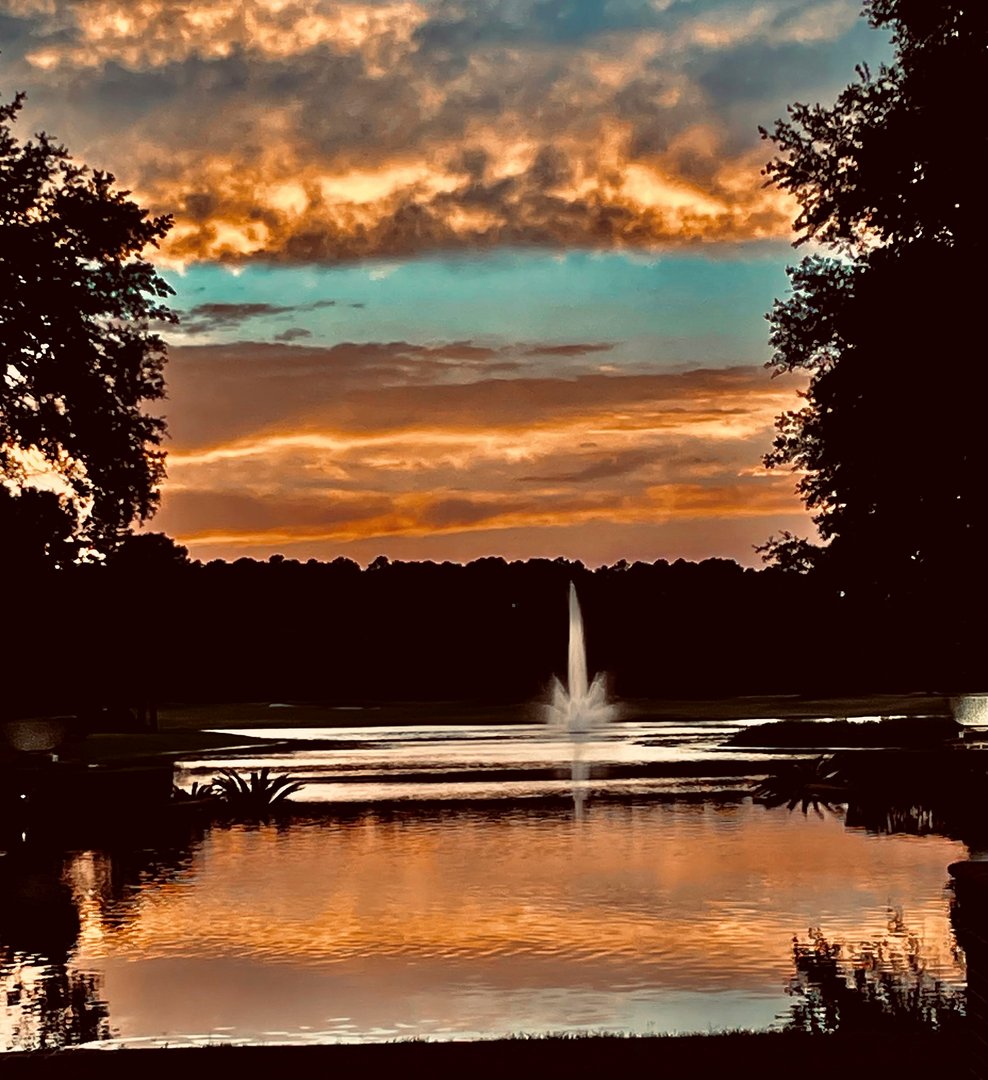 BerkeleyHall_SC's tweet image. Beautiful sky last evening, golden glimmers of our Lowcountry view! {thanks to Doug Smith for sharing with us!} #sunset
