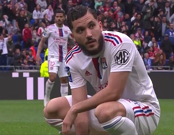 U21s with the most smart passes ("a creative and penetrative pass that attempts to break the opposition's defensive lines to gain a significant advantage in attack") per 90 in Europe's top 5 leagues 22/23 by Wyscout:

🇫🇷Rayan Cherki 2.28
🇩🇪Florian Wirtz 2.24
🇪🇸Álex Baena 1.9