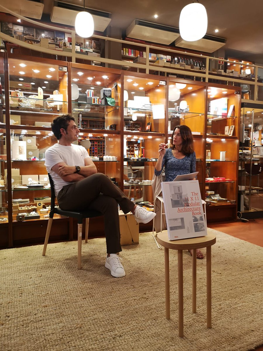 Ayer tuvimos el placer de asistir a la presentación del libro "The 11x11 Modular Architecture Book” en la que Ruben Navarro López (CEO de <a href="/casasinhaus/">Casas inHAUS</a>) y Gemma Traveria (directora de <a href="/rebuildexpo/">REBUILD</a>) nos contaron más a cerca de la #arquitecturamodular y la #construccionsostenible