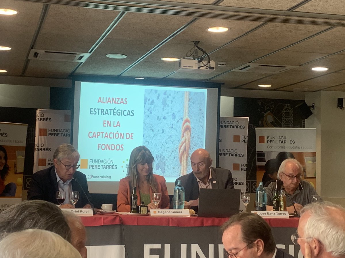 ippae's tweet image. Hoy desde el sector privado y en mi caso con sensibilidad por el #tercersector, gracias a @poveda_e y  #forumperetarres escuchando a #BegoñaGómez sobre propuestas de valor y colaboracion para un 🌍 mas solidario y feliz