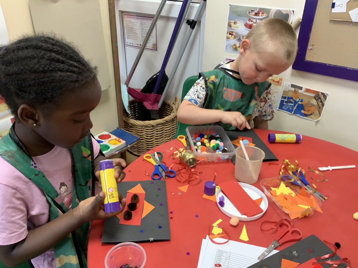 RDPSNursery's tweet image. Making cards for people we love to the moon and back 🚀❤️🌕
#RDPSNursery #Fathersday #MaleCarersDay #Exploringmediaandmaterials