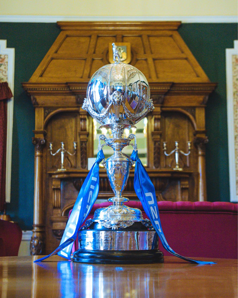FCHTOnline's tweet photo. The trophy is in attendance this afternoon 🏆

#Shaymen | AL https://t.co/XSvIDRVnkk