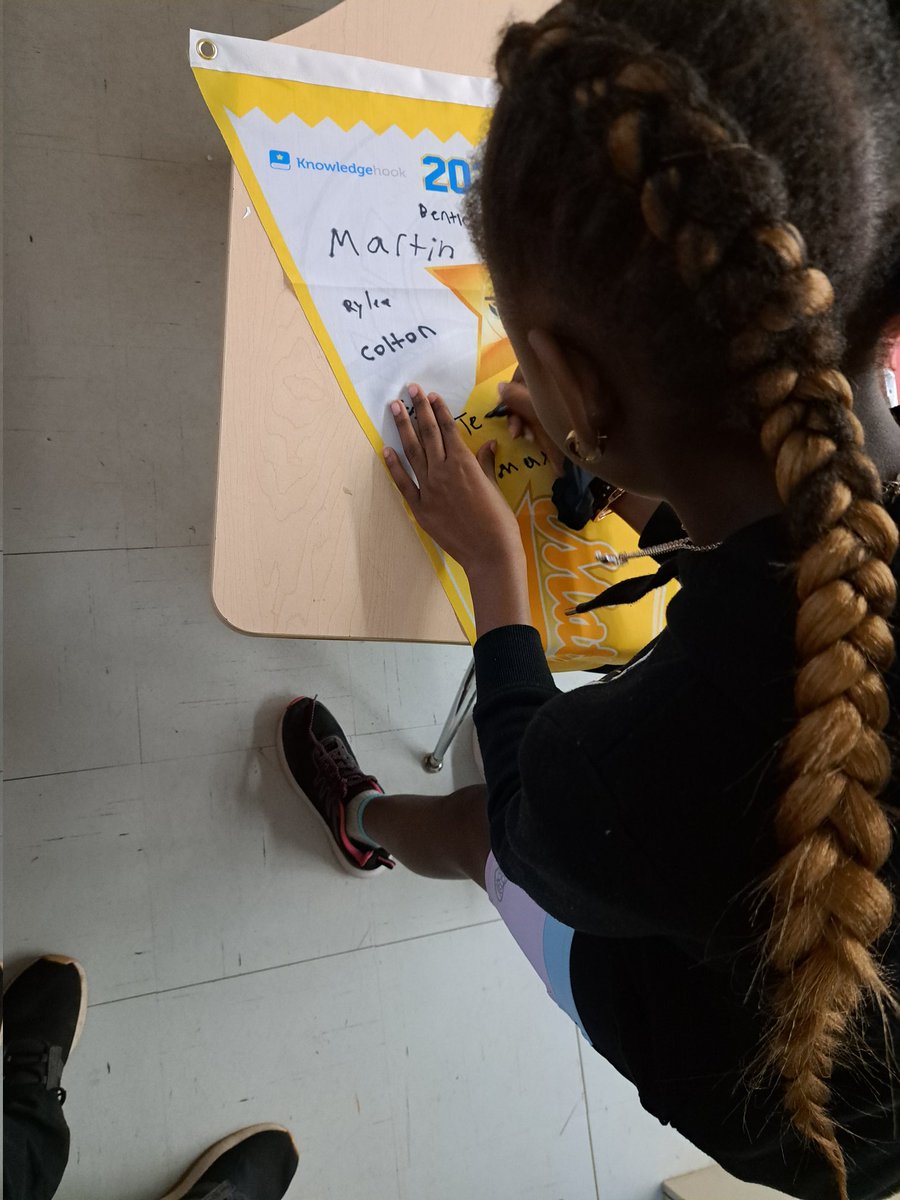 tbauman4's tweet photo. Celebrating a culture of perseverance in Math. Congrats to our @knowledgehook Half Mathalon winners! @JPRobartsRams
#mathwin https://t.co/9tkZfmpUtw