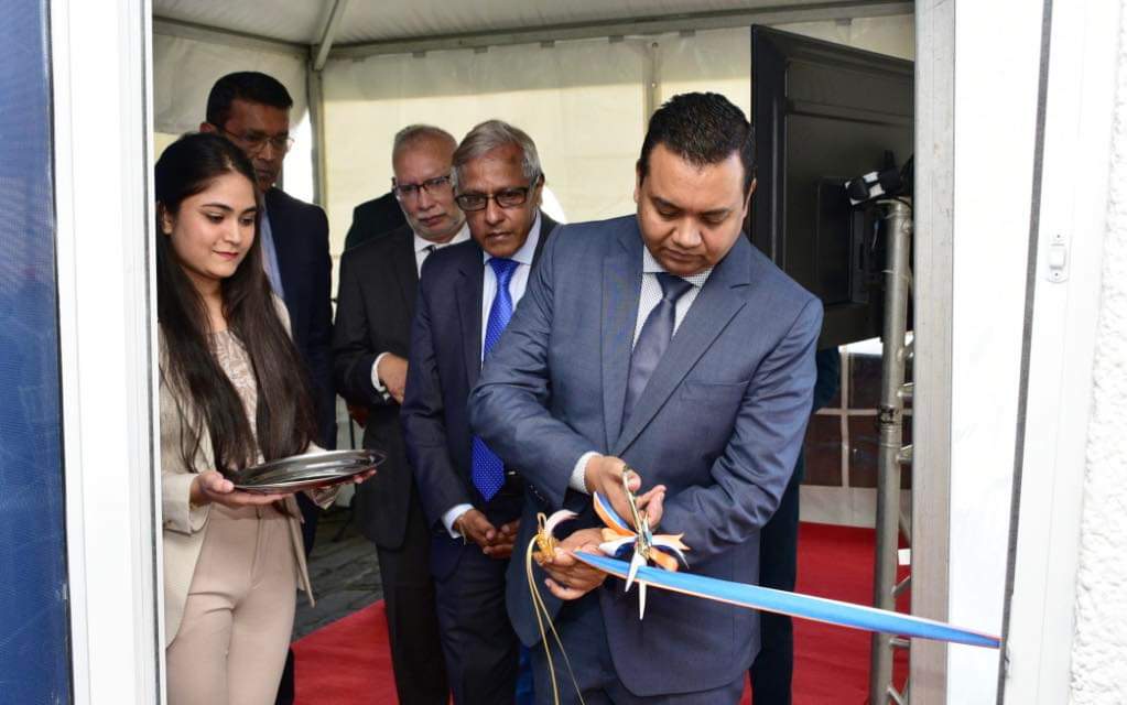 DeepakBalgobin's tweet photo. I had the pleasure to launch the Money Exchange Services at the Mauritius Post Foreign Exchange in Port Louis. Now the public can receive money from abroad through RIA Money Transfer in nearly 90 post offices around Mauritius.

#mauritiuspost #mpfe #Mauritius #moneyexchange https://t.co/dl5JdUpdxO