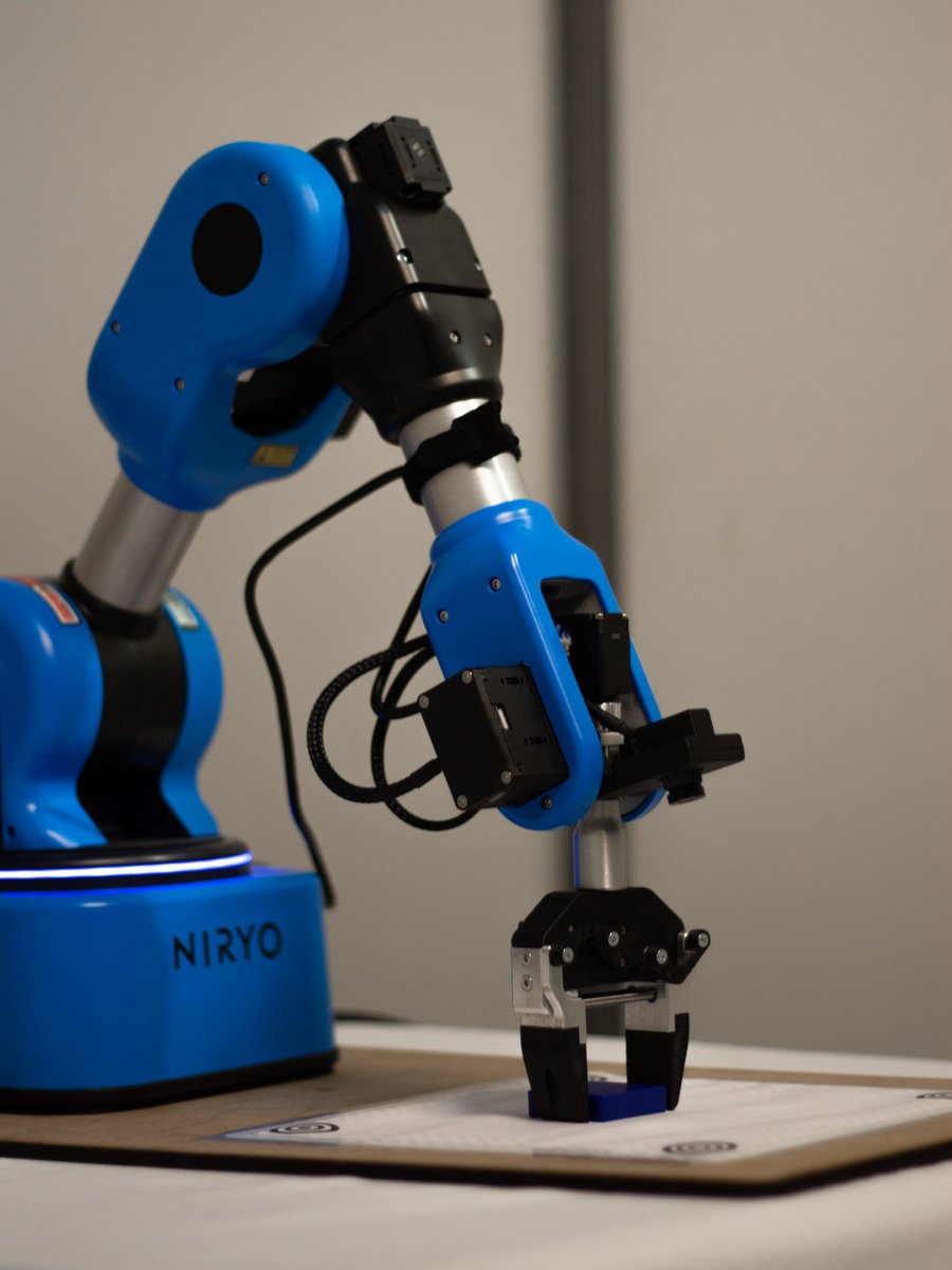 Iutbeziers's tweet photo. L’équipe pédagogique de la Licence Professionnelle Rob&IA était présente la semaine dernière au salon Intersud de Béziers afin d’échanger sur l’avenir de notre toute nouvelle formation !
#formation #robotique #intelligenceartficielle #ia #iutbeziers #beziers #occitanie #intersud https://t.co/6ReSwE51le