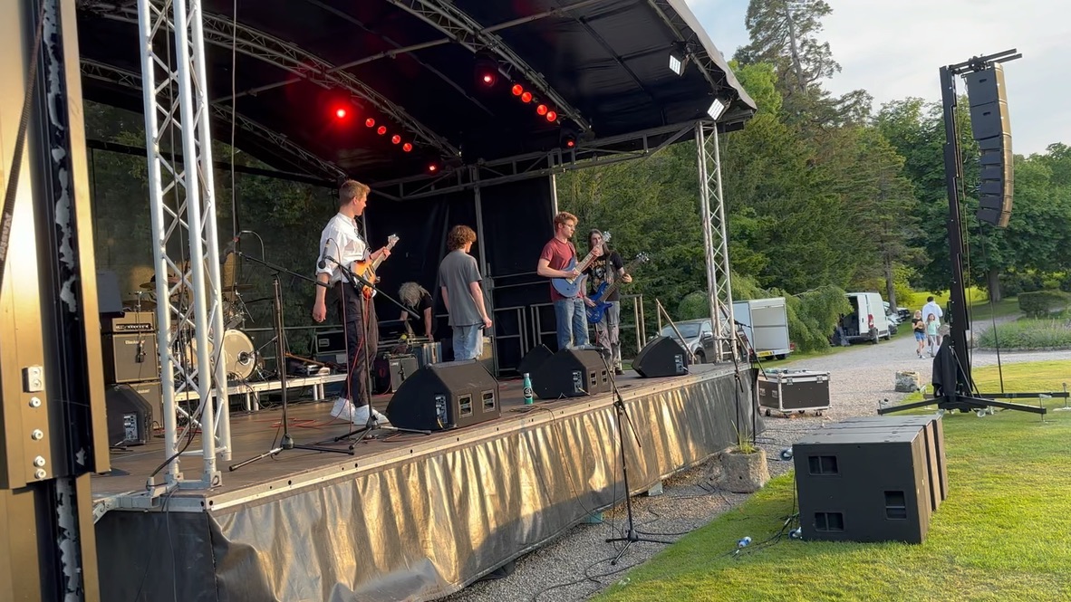 GstounMusic's tweet photo. Wow! The Ronnie Berry Rock Show was immense! So much talent on show from all the pupils in the Rock, Jazz and Folk Bands! #music #schoolmusic #instrumentallessons #rockshow #concert #schoolconcert #boardingschool #plusestenvous #broaderexperiences https://t.co/g6Orsq6HfK