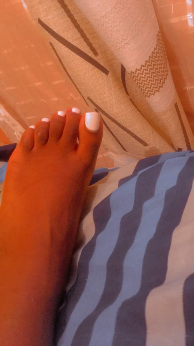 Ke_Arturo's tweet photo. The only challenge most ladies wont take part in.
#toeschallenge https://t.co/eOX9YQ7TDD