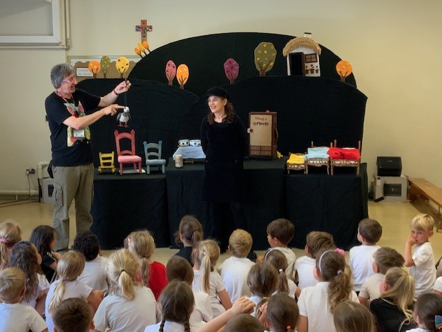 Barnhamlearners's tweet photo. A captivating performance of Oldilocks!
We loved seeing how the puppets were made and how the puppeteer works them! Thank you so much @garlictheatre https://t.co/5kiosQd8s2
