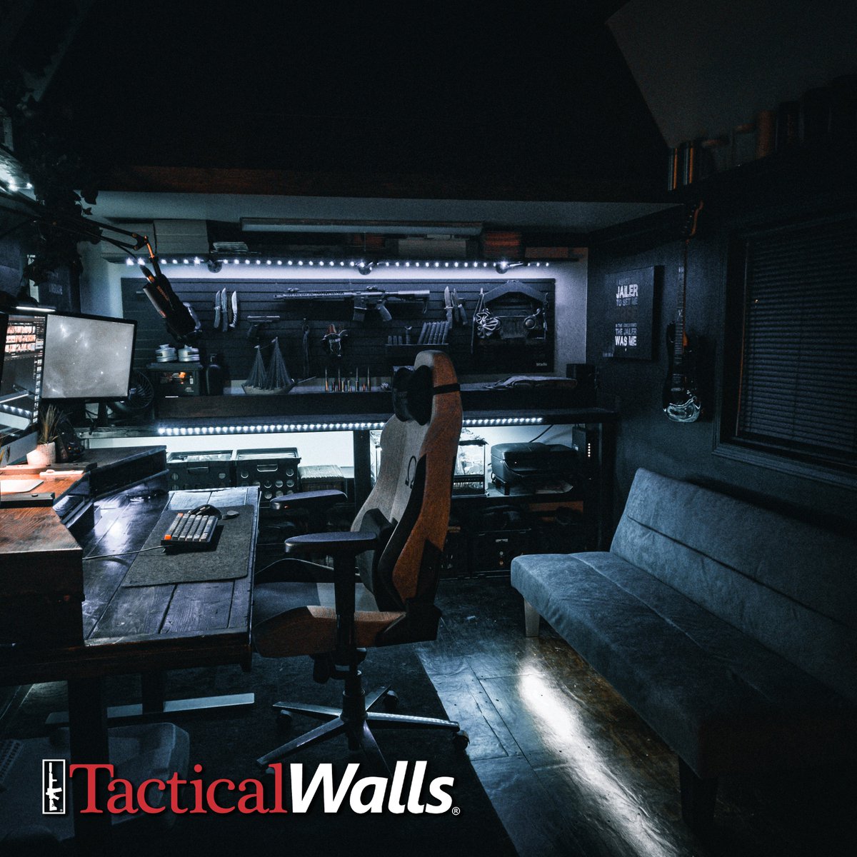 Mancave goals! 😍  Want to start your own? Reach out to us: tacticalwalls.com/tactical-walls…
#modwall #mancave #vaultroom #gunroom #rifles #officespace #pistols #tacticalwalls #madeinamerica