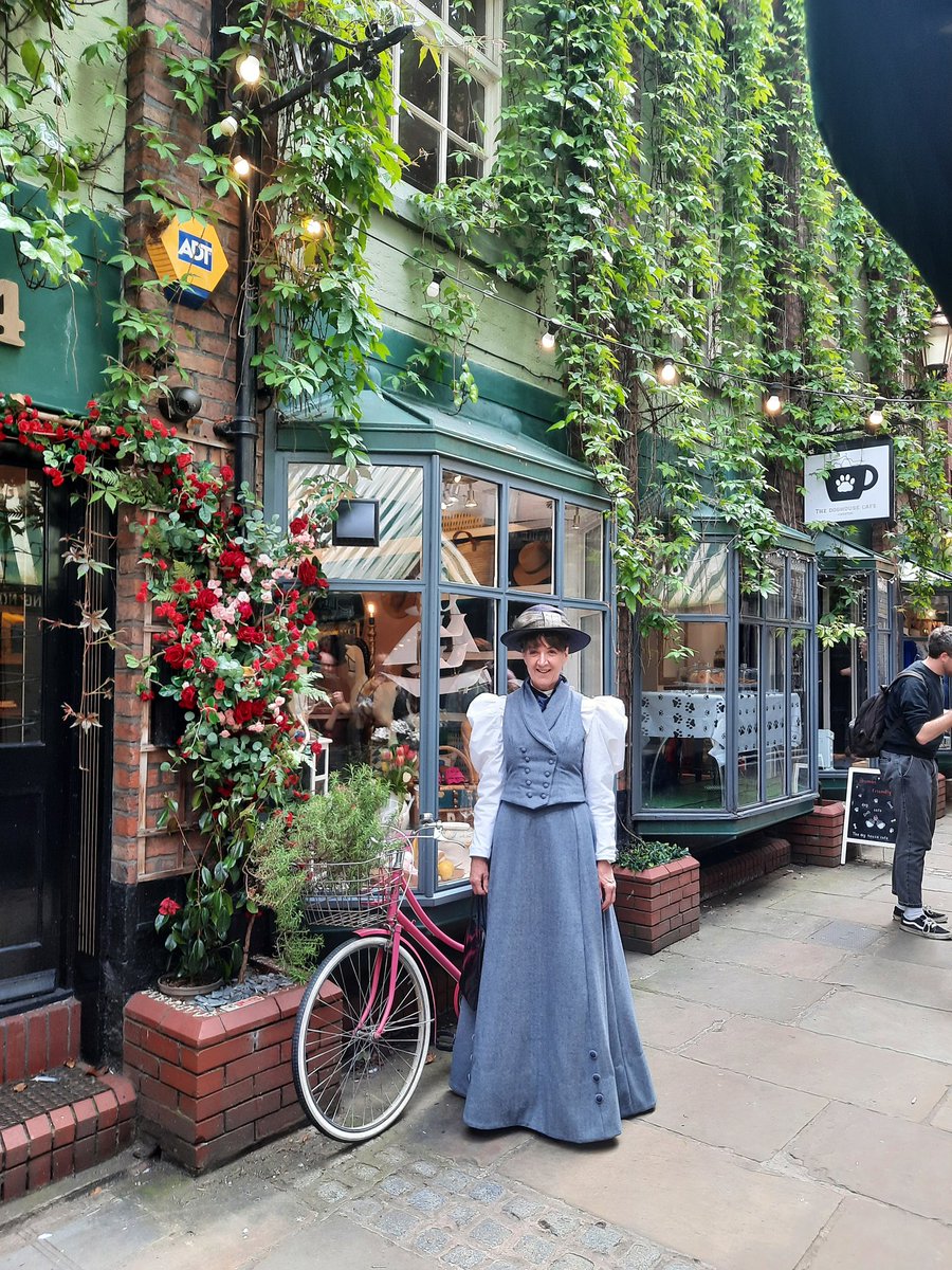 Edwardian_Lady's tweet image. Edwardian Lady walking tour of Chester on Thursdays at 11.00am. Tickets bookable from your Visitor Information Centre on 01244 405340 @VisitChester_