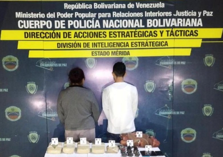 #14Jun || Efectivos de la Policía Nacional Bolivariana aprehendieron en el barrio Aguas Calientes de Ejido, municipio Campo Elías, a un hombre y una mujer por presuntamente dedicarse a distribuir sustancias estupefacientes y psicotrópicas.

#NoMásInjerenciaYankee