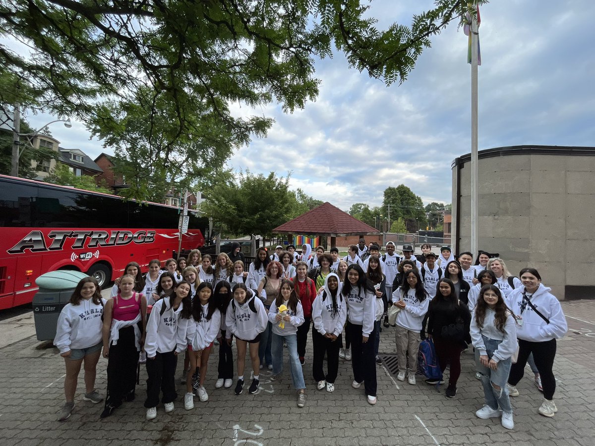 KSPS grade 8 grad trip is en route!! Ottawa here we come! <a href="/TdsbKeele/">TDSB_Keele</a> <a href="/hpeteacher_/">Ms. Jessica Wood</a> @DebbieDonsky