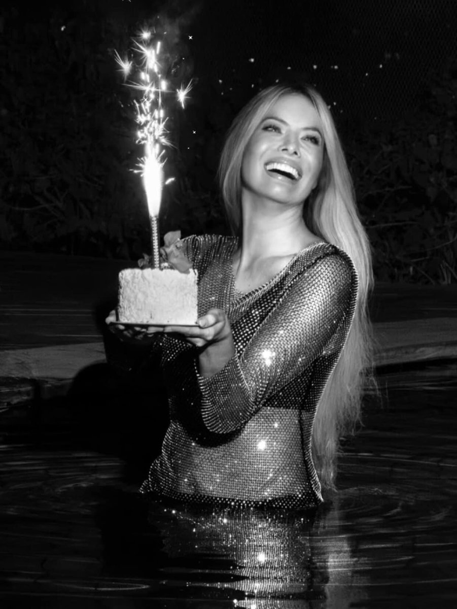 Hoy renazco en este día a la nueva vida que construyo. Enciendo una vela de la gratitud, la fe, el amor y la confianza en mis elecciones.

Elijo renacer 💕

Feliz 49 años maravillosos, la edad adecuada para ser feliz con la energía necesaria para disfrutarla.