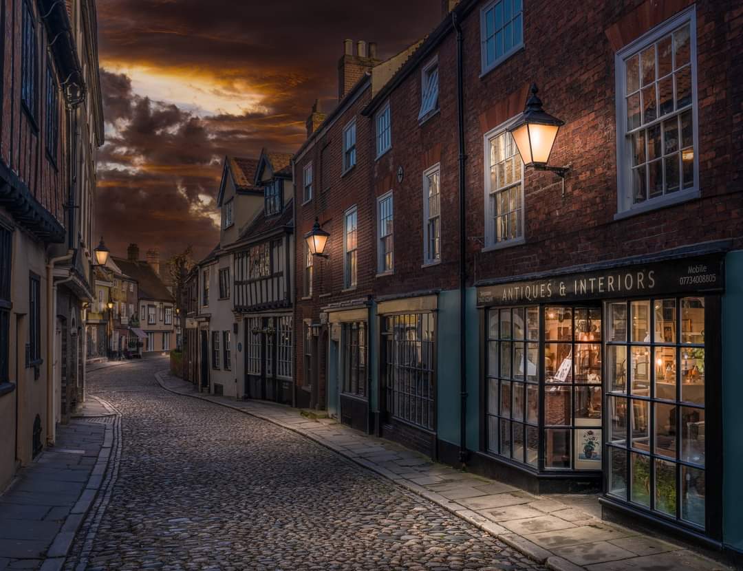 Elm Hill, Norwich, England, a wonderful Medieval Street.

See the tutorial on how this was processed here:- youtu.be/QTBSVsrsK6A

#norwich #norwichcity #norfolk #medieval #medievalarchitecture #oldtown #daytonight #street #streetphotography #sunset #sunsetlovers