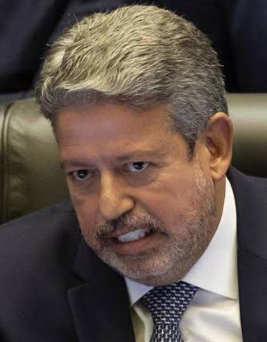 🚨 ESCANDALOSO! Aliado de Arthur Lira acumulou mais de R$ 1 bilhão em contratos com governos estaduais, principalmente em Alagoas! O cara É POLICIAL CIVIL e ganha cerca de R$ 10 mil/mês! Jullyene Lins, ex do Lira, nos disse que ele tem vários "laranjas": agenciasportlight.com.br/index.php/2023…