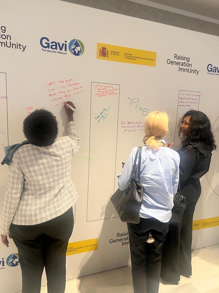 Signing a congratulatory message to @gavi upon successfully achieving 1 billion children vaccinated and protected against vaccine preventable diseases. We are truly proud of GAVI and the support to our immunization system.