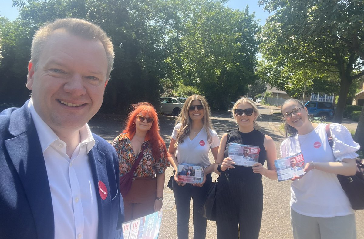 Great to be out campaigning today in Uxbridge and South Ruislip.

The people here deserve so much better than the discredited, shameful record of Boris Johnson.

@DannyBeales is a great candidate-he'll put his constituents first & help deliver the change only @UKLabour can offer.