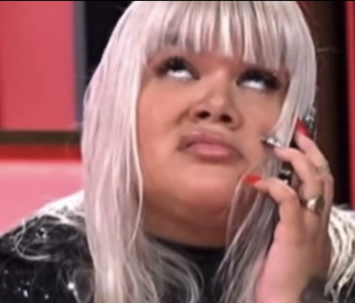 UnReTuit's tweet image. Qué ganas de no laburar nunca más… tengo la luna en More Rial