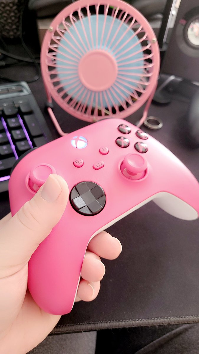 korishiva's tweet photo. Lookie what came in the mail todayyyy~!🥰~~~~~~~~~~~~~~~~~~~~~~~~~~
#gaming #gamer4life #gamerlife #gamer #gamergirl #pink #pinkcontroller #xbox #xboxcontroller @Xbox #youtuber #twitchaffiliate #twitchgamer #twitchstreamer #tiktoker #contentcreator #artist
https://t.co/EsKkjRmrsU https://t.co/hat3j3g61e