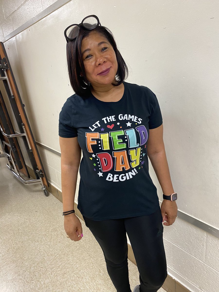 BMESPrincipal's tweet photo. 💙Field Day 2023💙 #FlyEaglesFly #tugowar #pettingzoo #potatosackrace #icecreamtruck https://t.co/dnJP1Jsy2r