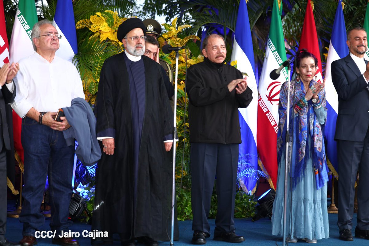 El presidente y la vicepresidenta de la República Daniel Ortega y Rosario Murillo, participan en acto de bienvenida al presidente, primera dama y delegación de la hermana República Islámica de Irán. 
#VivaLaUniónDeLosPueblos 
#FuerzaDeVictorias