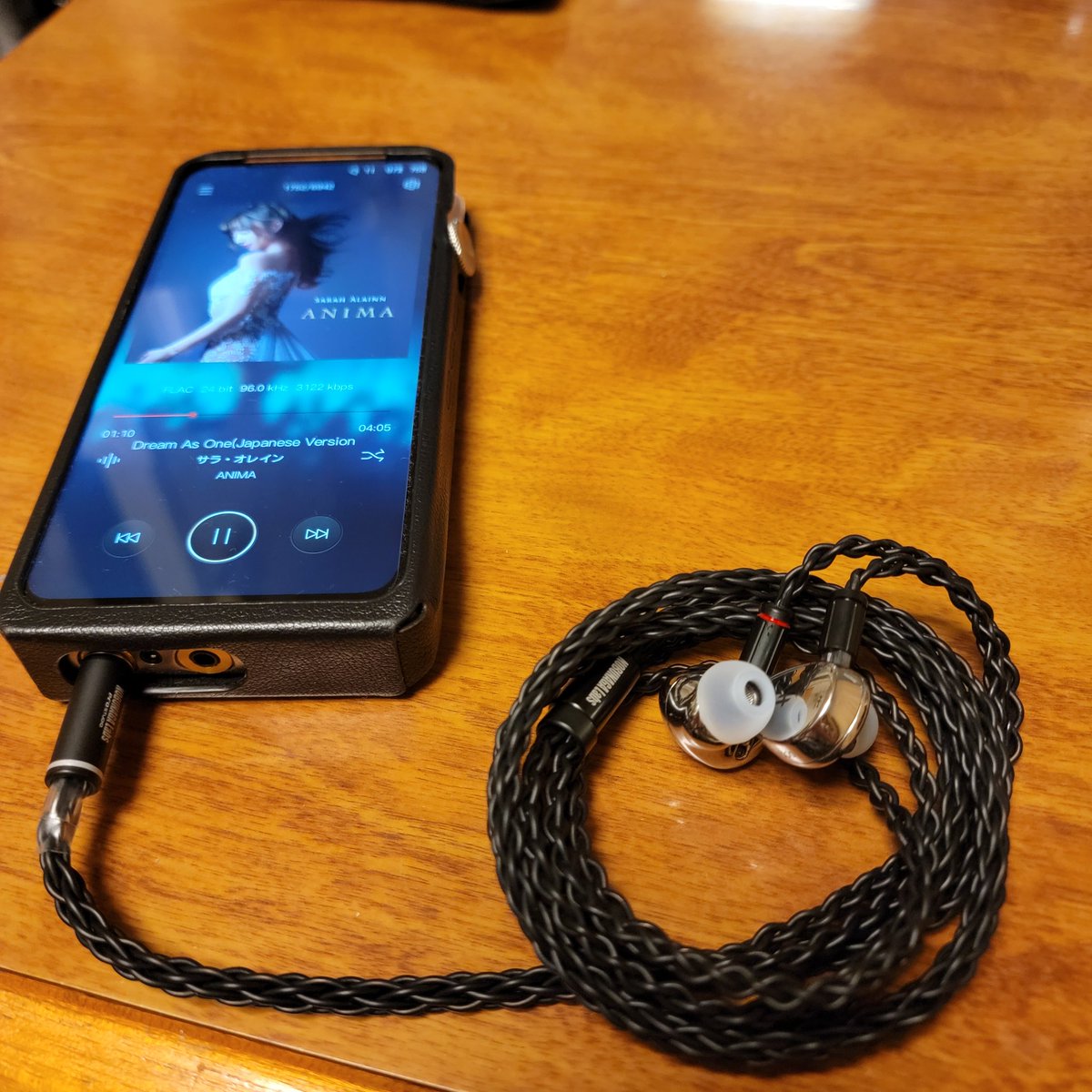 rozy1919's tweet photo. ホントに1万円のイヤホンなの?
（ケーブル代は高くつくけど）
#EA500 https://t.co/W4eX7h7Mim