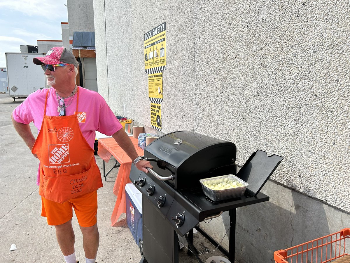 @HomeDepotCanada Orillia Staff appreciation BBQ event Day 2. We are grateful for their hard work as they raise money this month during the Orange Door Project. 

#orillia #youth #orilliayouthcentre #bbq #orangedoorproject #community #homedepot #wednesday