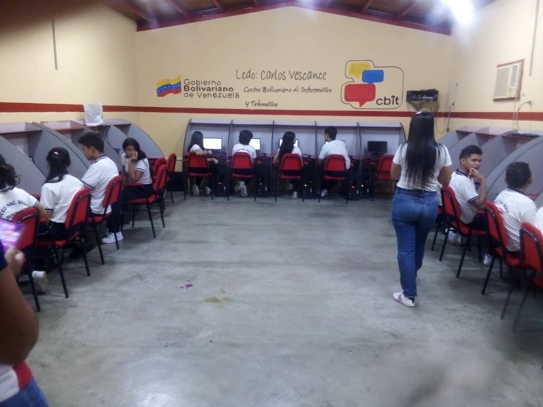 FundabitBnas's tweet image. #Barinas | Continuamos brindando apoyo desde nuestro #CBIT del Liceo Socopo parroquia ticoporo del Municipio Sucre con la prueba del Observatorio por la calidad educativa para estudiantes de Media General #SomosFundabit 

@NicolasMaduro 
@_LaAvanzadora 
@MPPEDUCACION 
@jaarreaza