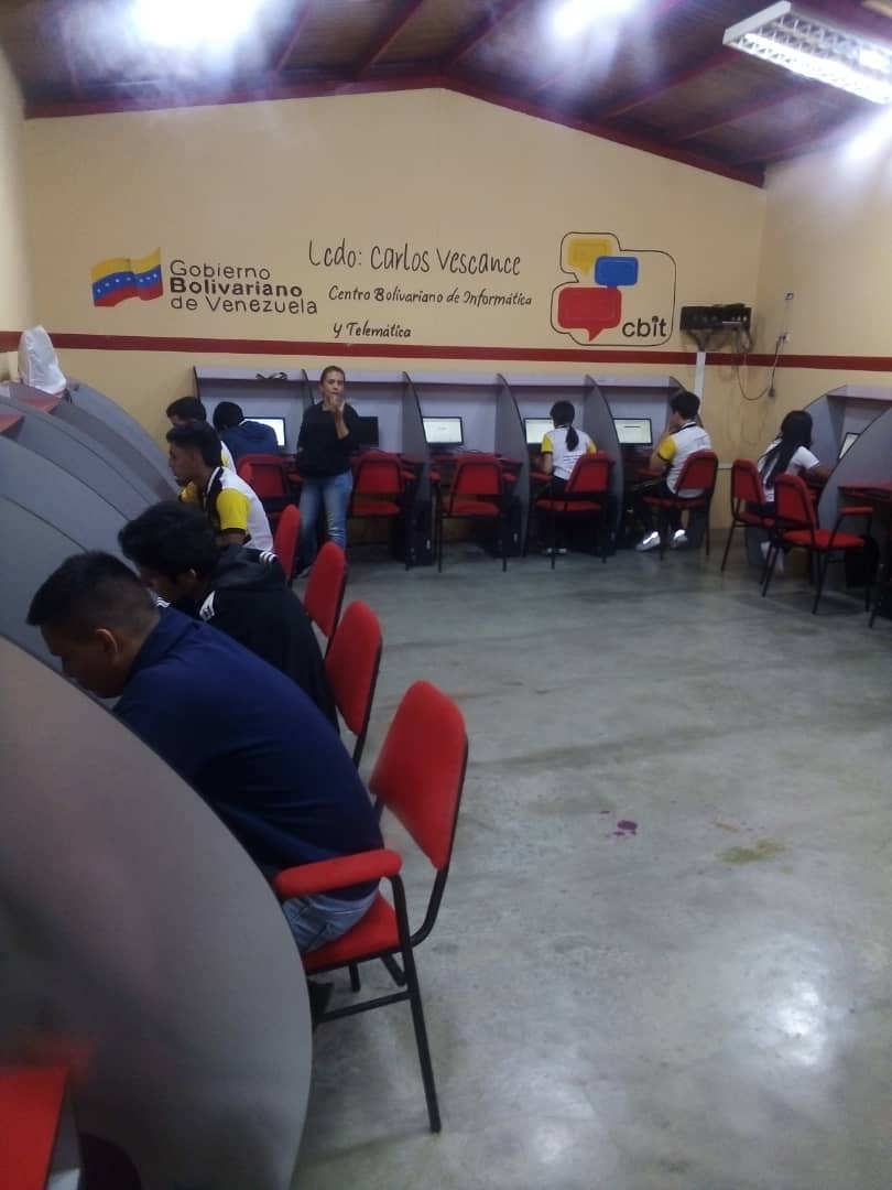 FundabitBnas's tweet image. #Barinas | Continuamos brindando apoyo desde nuestro #CBIT del Liceo Socopo parroquia ticoporo del Municipio Sucre con la prueba del Observatorio por la calidad educativa para estudiantes de Media General #SomosFundabit 

@NicolasMaduro 
@_LaAvanzadora 
@MPPEDUCACION 
@jaarreaza