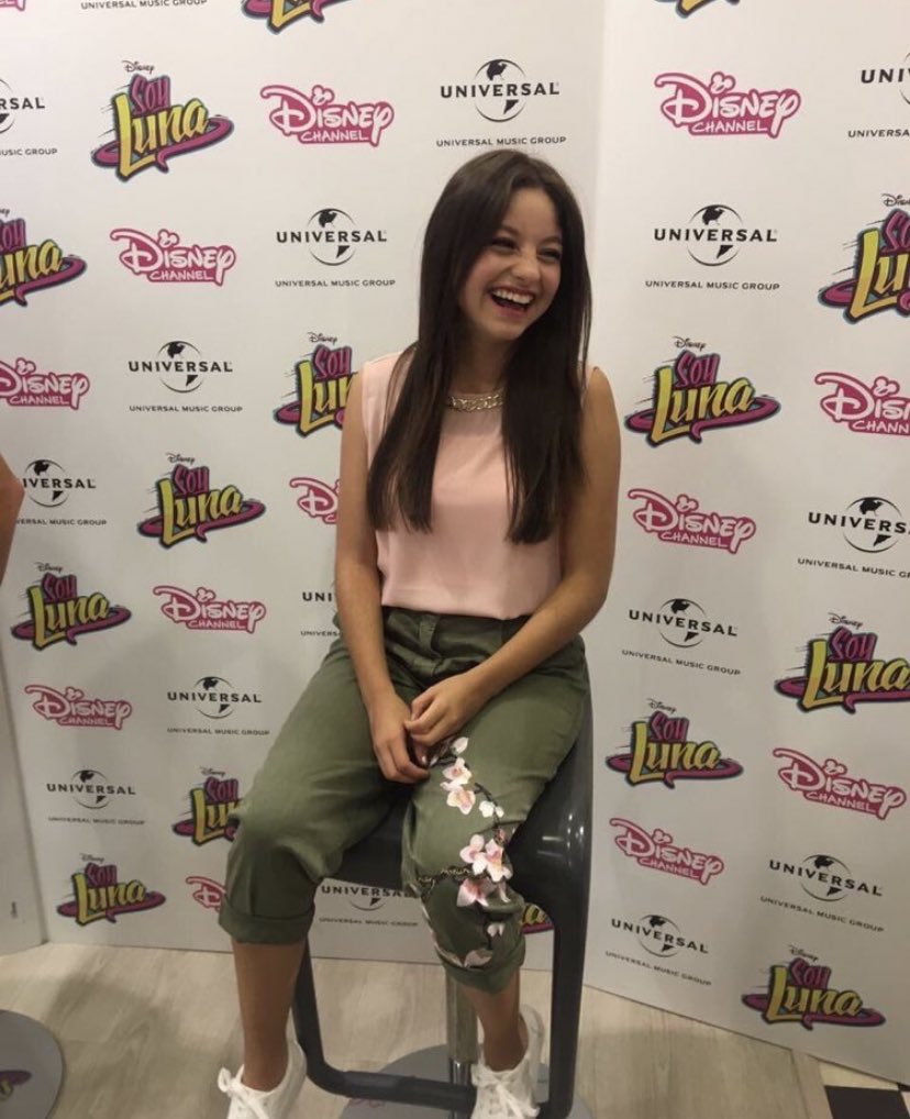 karolsthrowback's tweet photo. June 14, 2017: @karolsevilla at the M&amp;G in Milan https://t.co/ZZV1dyXL4x