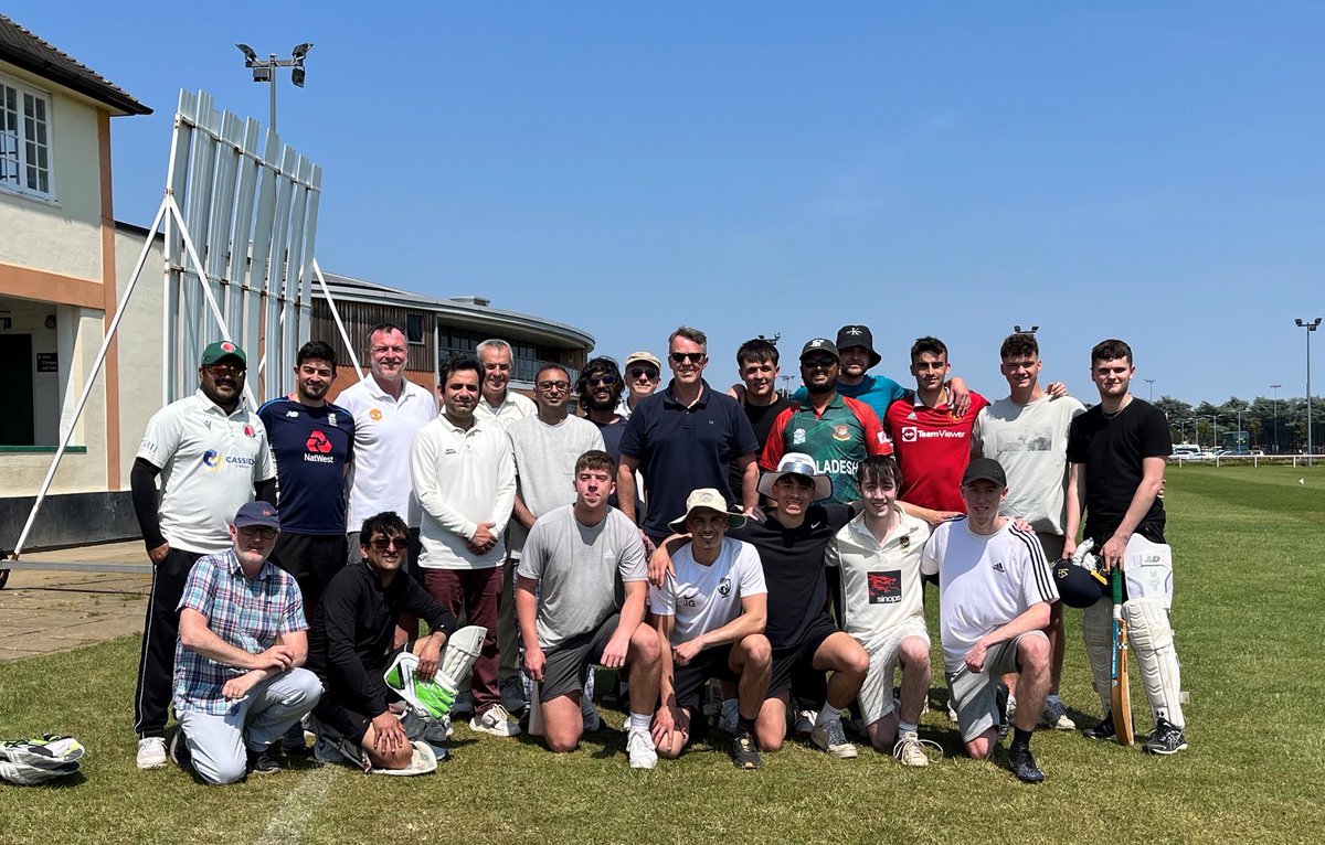 cricketwyvern's tweet image. On what was a very sad day for Nottingham, we were so honoured to have @Swannyg66 make time to come and launch the annual @NottmUniBschool staff vs UG student cricket match.
#NUBScricket @UniofNottingham
…
