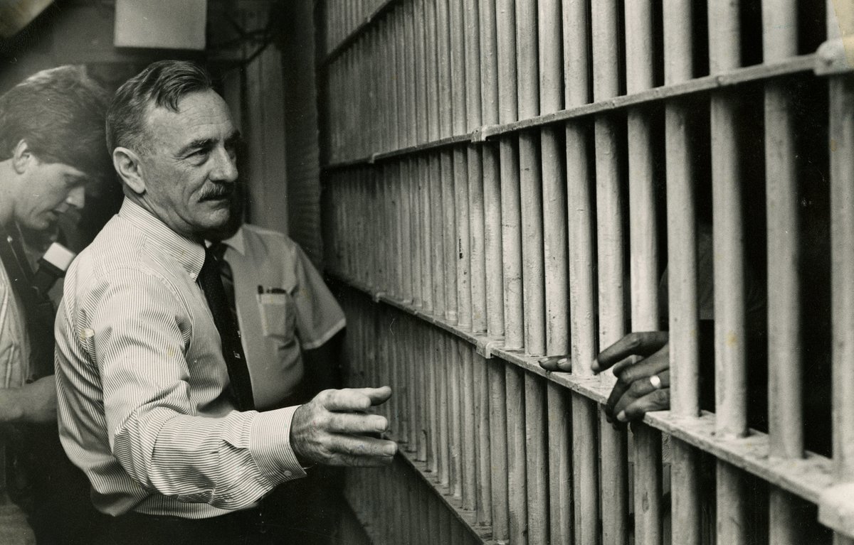 keyslibraries's tweet photo. Keys History, 6/14

1990 – Governor Bob Martinez appointed Richard Roth Sheriff of Monroe County to succeed Allison DeFoor, who resigned to run for lieutenant governor.

more: https://t.co/xun0mKH6f9

#flkeys200 #libraryarchives #keyshistory https://t.co/gLvTibgXNm
