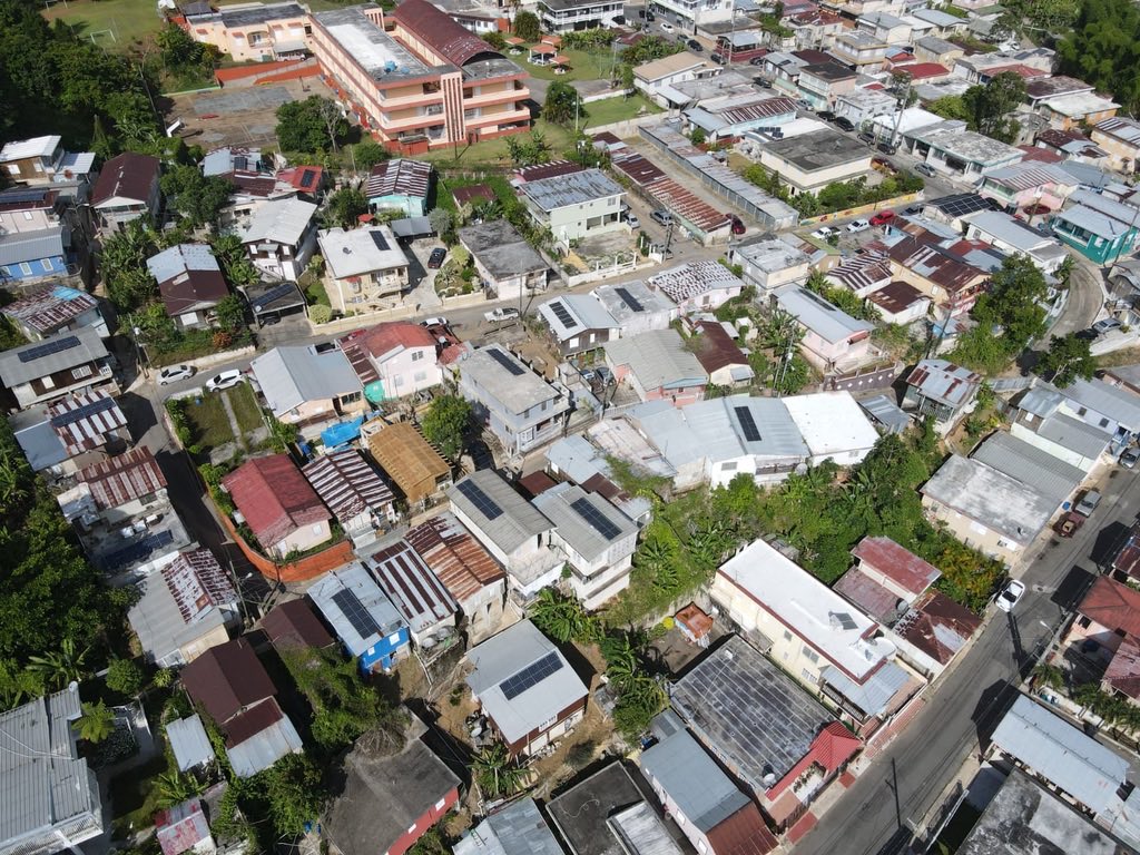 casapuebloorg's tweet photo. Así va el proceso de desarrollo local comunidad solar Alto de Cuba que incluye la reconstrucción de hogar, alumbrado, murales y prestos a comenzar 10 instalaciones ‘cucubanos’ solares más. #PoderSocial #AutogestiónComunitaria #Adjuntas https://t.co/9dIW8iEzpD
