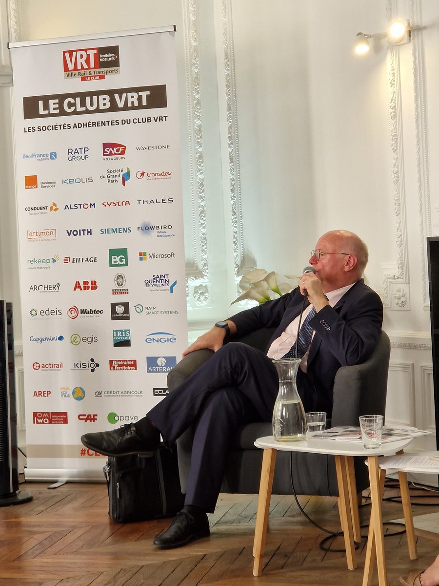 #ClubVRT 
<a href="/vincent_ducrot/">Vincent Ducrot</a>, PDG des Chemins de fer #suisses :
"Nous essayons de former encore plus, directement chez nous, à travers des contrats d'apprentissage"