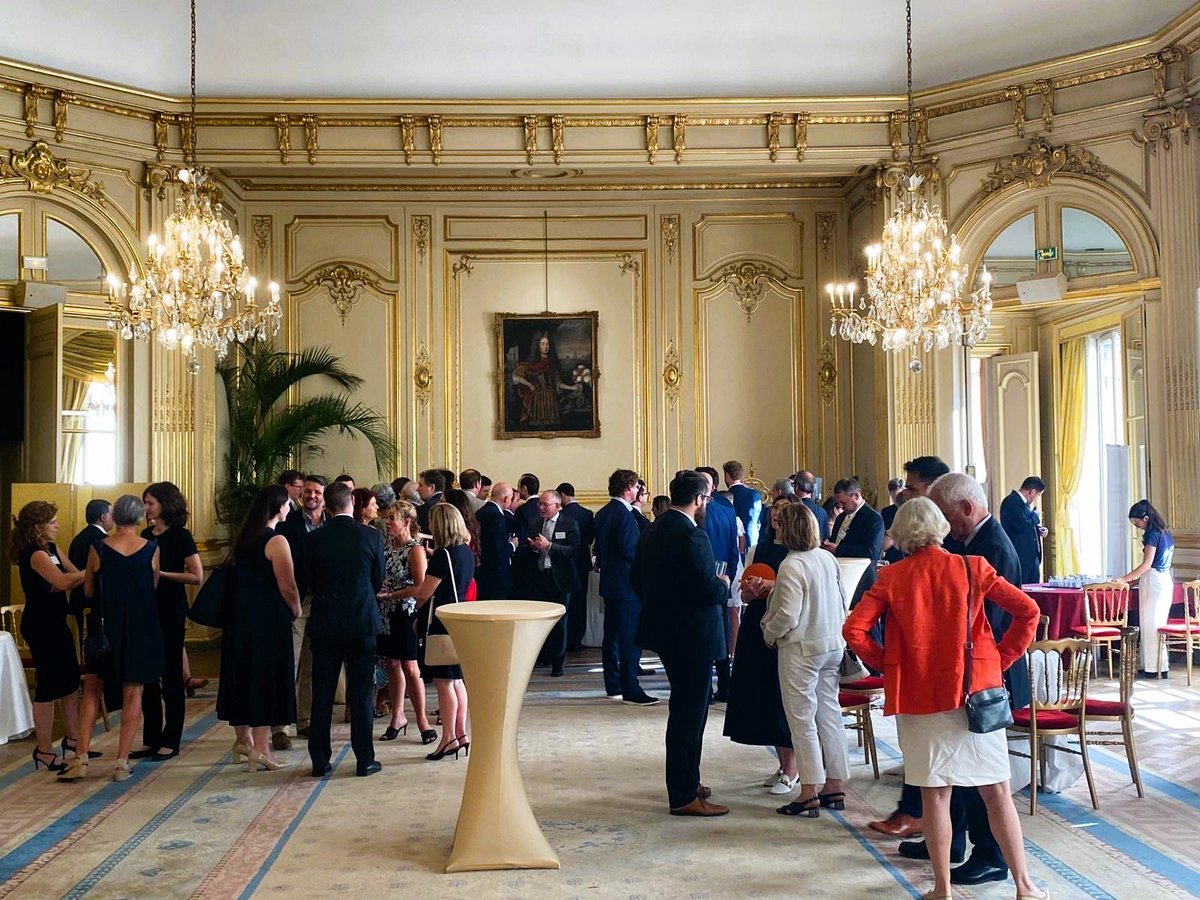 EaccParis's tweet photo. An evening of transatlantic business networking and exchange at last night's "Building Bridges" summer cocktail 🇺🇸/🇪🇺 We were honored to welcome David R. McCawley, Deputy Chief of Mission at the U.S. Embassy France together with a delegation from #Ohio, including @EuropeCincy! https://t.co/IM8XOtYxp0