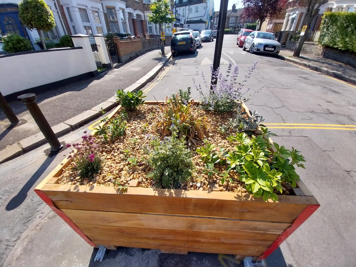 Labourstone's tweet image. Total transformation of #ScarboroughRdE11 in @wfcouncil with the addition of this new camera enforced #ModalFilter. Supporting people to #walk 🚶‍♂️🚶‍♀️&amp;amp; cycle 🚴‍♀️🚴‍♂️ #MiniLTNs #Planting 🪴🌼🌸 #Bees 🐝🐝🐝 #Pollinators 🦋🦋🦋 @WeSupportWFMH @HSscorecard @willnorman @_wearepossible