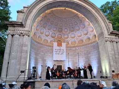 haarolnick's tweet photo. Central Park's @Naumburgconcert summer festival began last night with a gala evening from @anonymbaroquemusic. Here is my @ConcertoNet review: 
https://t.co/VMBrXYDOsO https://t.co/ALhlQNRkIk