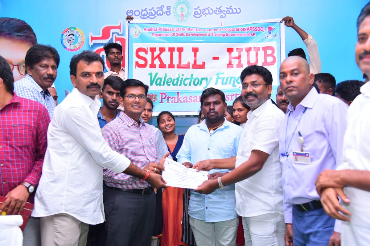 AP_Skill's tweet photo. Hon'ble District Collector Sri #ASDhineshKumar IAS and Hon'ble Minister for Municipal Administration Dr
@AudimulapSuresh Inaugurated 1 batches of #SkillHubs Training &amp; 1 Batch SkillHub Trainees Valedictory Function Conducted at Ambedkar Bhavanam #Yerragondapalem #PrakasamDistrict https://t.co/YPgY9QQYiQ