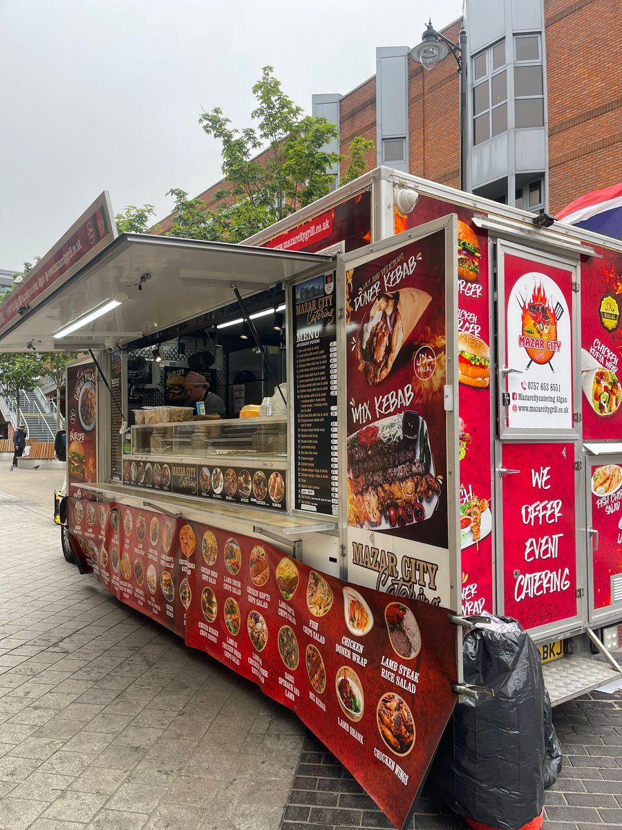 Who’s opening late in the High Street this Friday &amp; Saturday?
Five of Redhill Market’s exciting street food vendors and Subway are extending their opening hours til 9pm on Friday 16th &amp; Saturday 17th June as part of the #DestinationRedhill celebrations. 
#Redhill #RH1