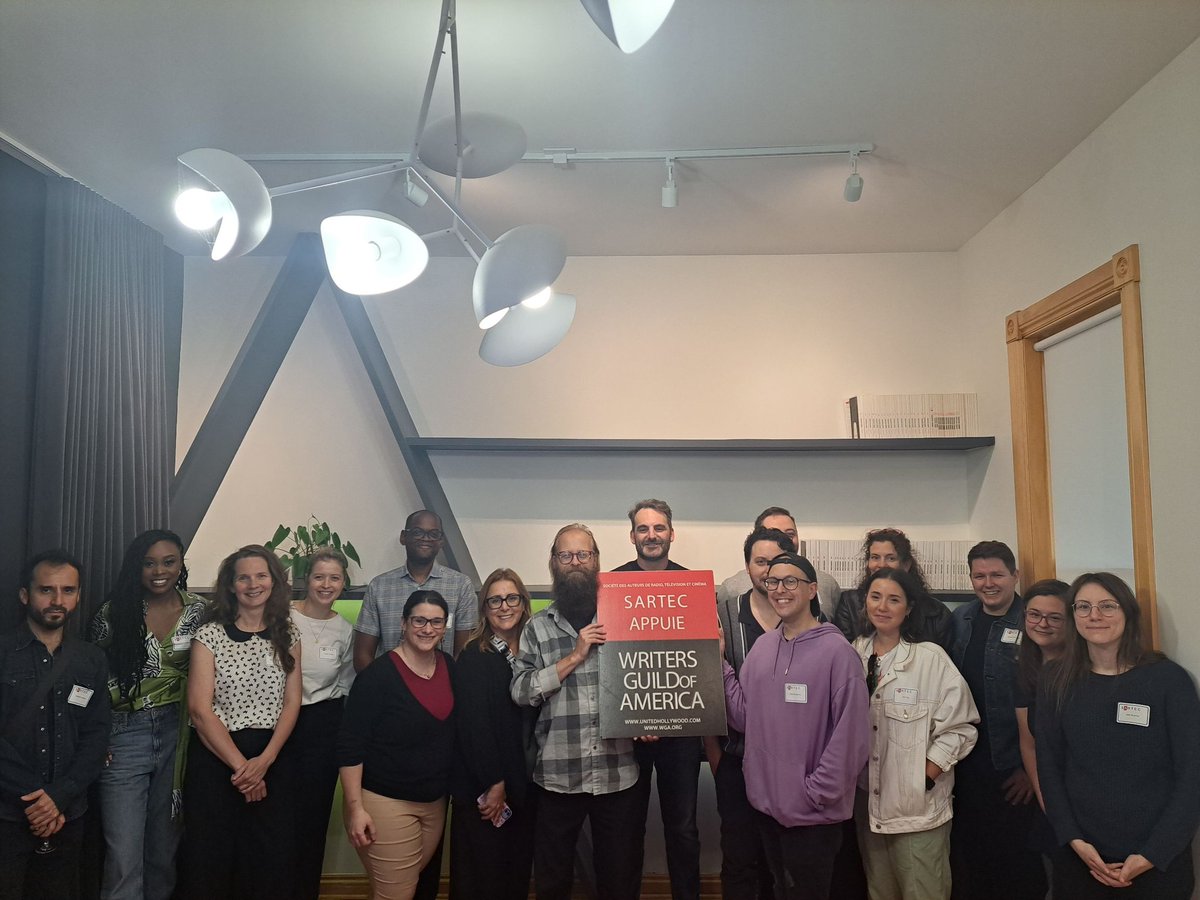 ✊Les membres de la SARTEC sont solidaires avec les scénaristes américains en grève depuis 2 mois !
#ScreenwritersEverywhere #WGAstrike #wgcsupportswga #sartecsupportswga #WGAEast #WGAWest