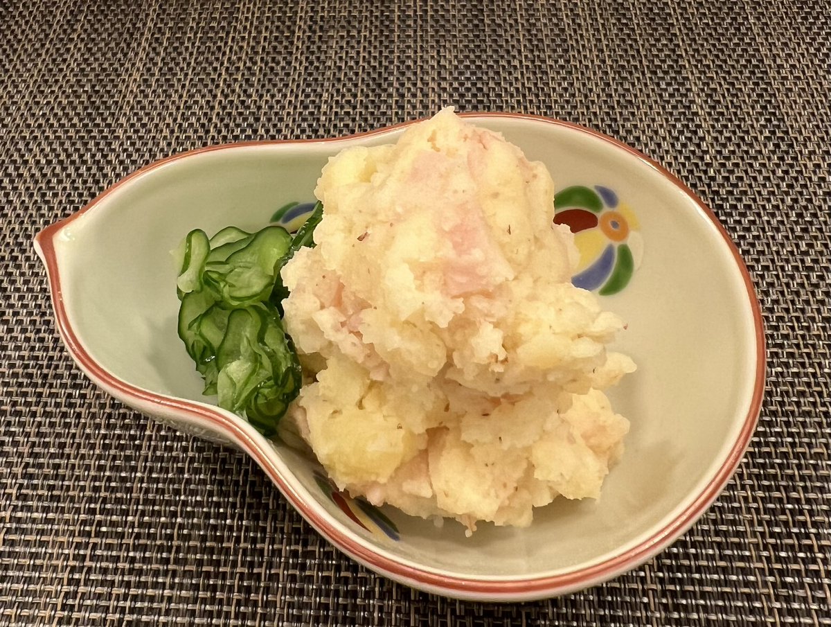 tlhkeuh's tweet photo. 一人飲み会。
#志おり #志おり花椿 https://t.co/IWdo11Xo9F