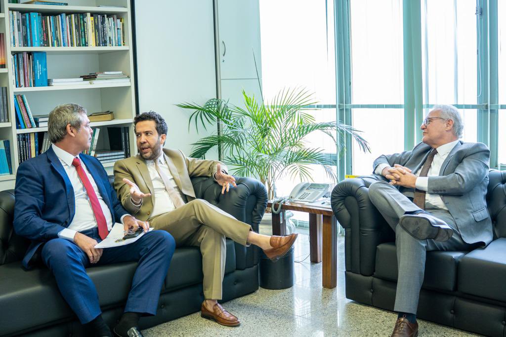 Últimos preparativos para o início da nossa “CPMI” paralela, que vai contar com investigação, cobertura e ainda com a participação de cada um de vocês, ao vivo! Agora é que a“brincadeira” vai começar ! Amarra as calças golpistas, porque nós vamos atrás de CADA UM DE VOCÊS! 👊